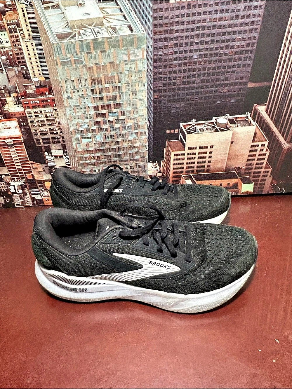 Brooks Ghost 14 women Black & White US 8.5 D